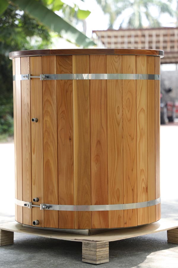 Outdoor Red Cedar Cold Plunge Tub with 304 Stainless Steel Liner
