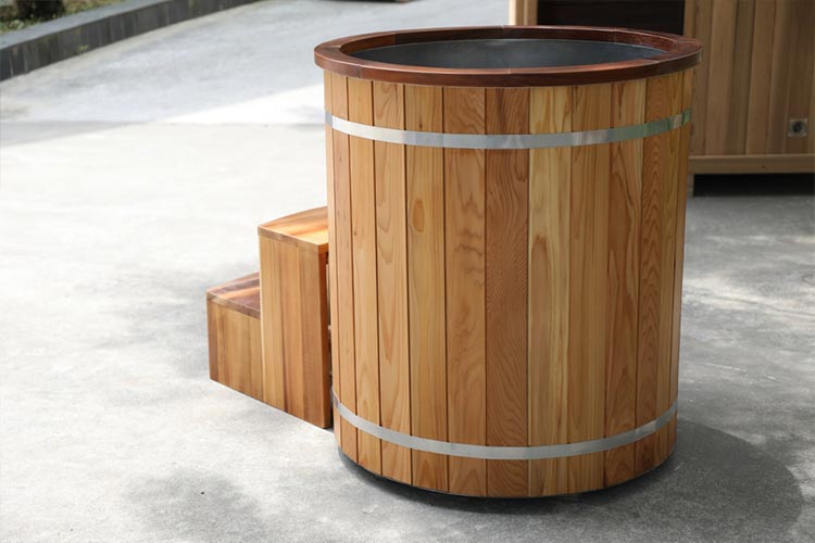 Outdoor Red Cedar Cold Plunge Tub with 304 Stainless Steel Liner