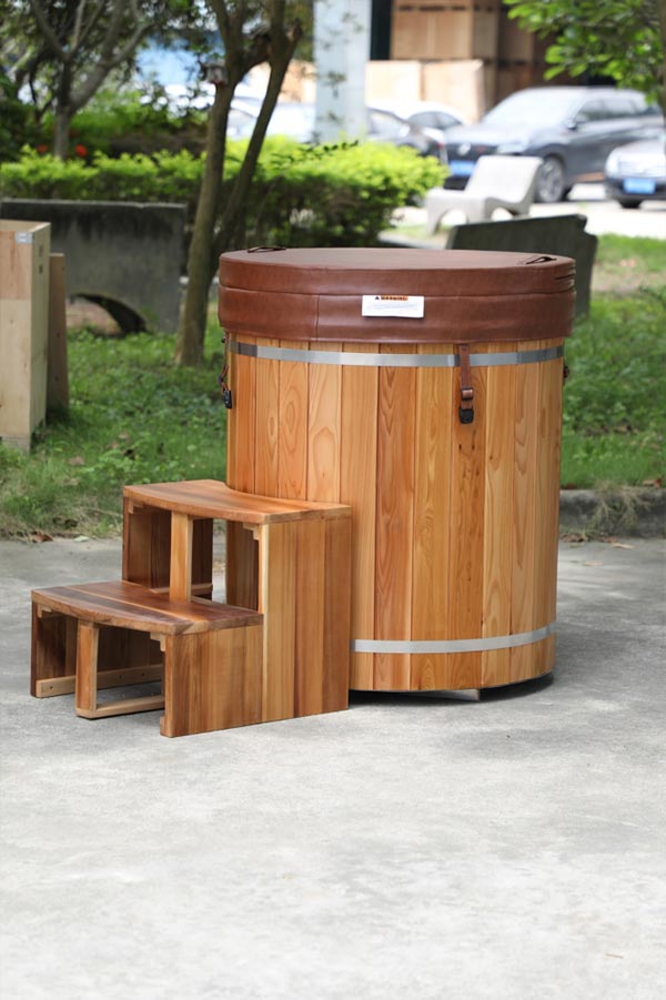 Outdoor Red Cedar Cold Plunge Tub with 304 Stainless Steel Liner